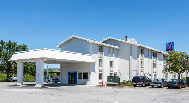 Motel 6 Council Bluffs, Rezerwuj Motel Hotele w Omaha z basenem, Basen