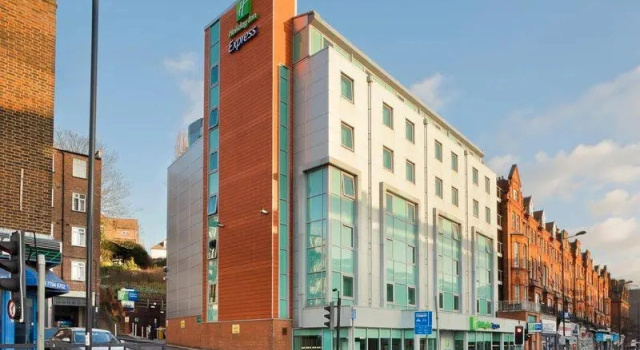 Люкс с 3 комнатами Holiday Inn Express London-Swiss Cottage