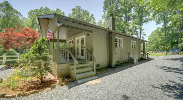 Dog-friendly Cottage w/ Deck in National Forest!, 预订 度假屋 布赖森城 Great Smoky Mountains