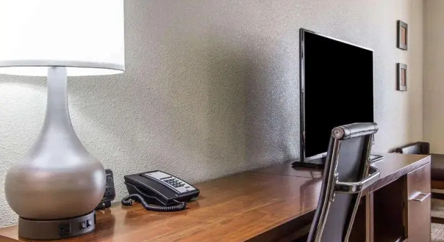 Люкс Standard Comfort Suites West Omaha