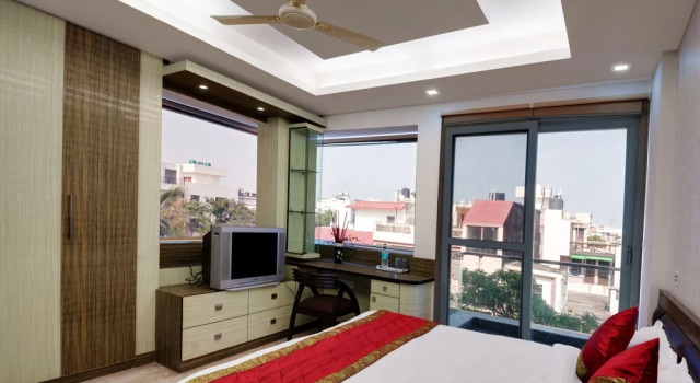 OYO Rooms Noida Botanical Garden, Забронировать Отель Нойда штат Уттар-Прадеш