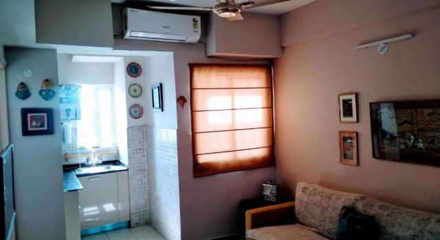 Студия с балконом Studio Apartment with Green lawns