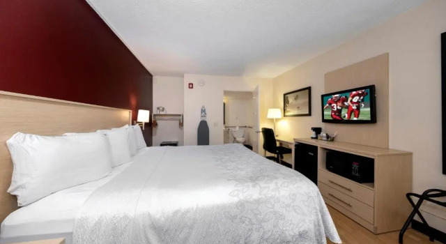 Двухместный номер Standard Red Roof Inn PLUS+ & Suites Naples Downtown-5th Ave S