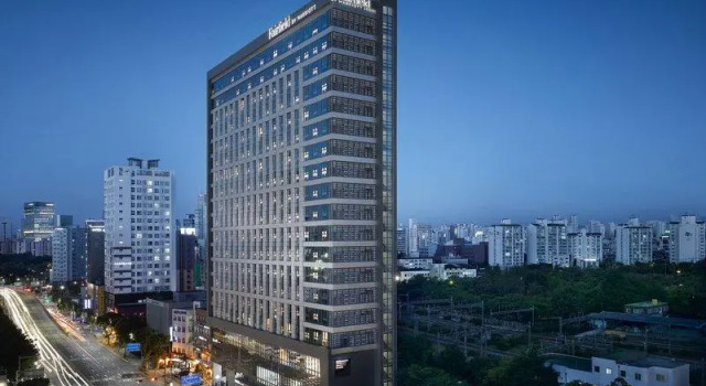 Кровать в общем номере (мужской номер) Fairfield by Marriott Seoul