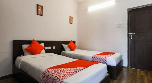 Oyo 16633 Green City Club House