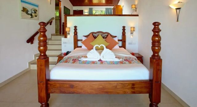 1 slaapkamer Standaard Driepersoonskamer met balkon en  uitzicht op zee Colibri Guest House
