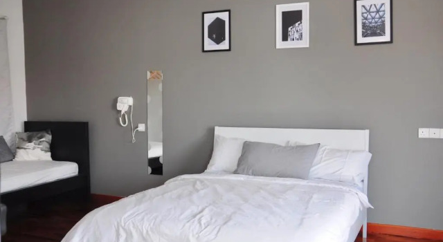 Семейный номер Standard с балконом GRAYHAUS Guest House