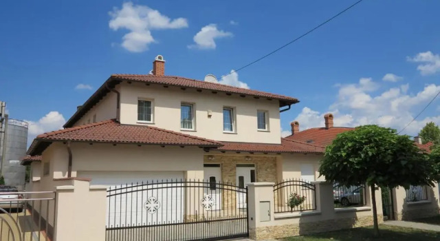 Студия Aura Apartman