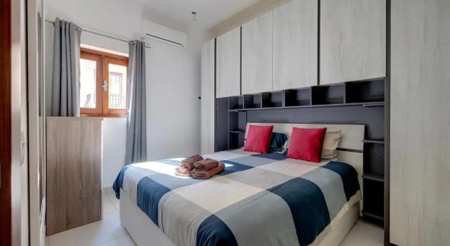 Idyllic Apartment Just off the Promenade