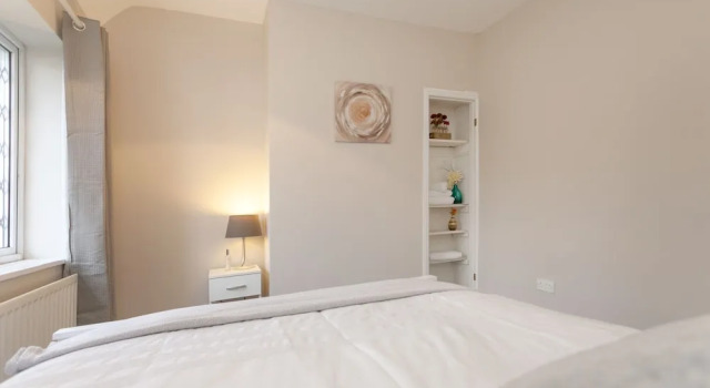 Astley 3 bedroom house, Забронировать Апартаменты/квартира Отели Лестера с парковкой, Парковка