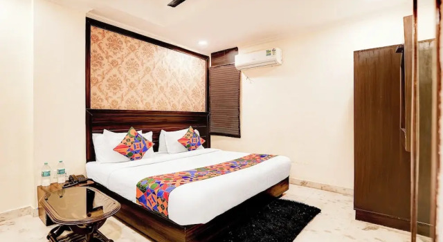 Номер Premium FabHotel Comfort Stay I - 700m from Metro Multispeciality Hospital Noida