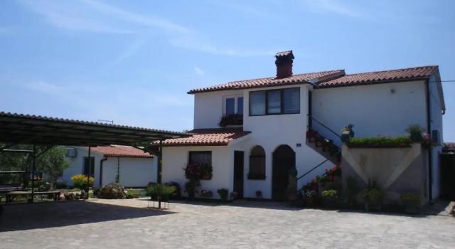 Nella Apartments