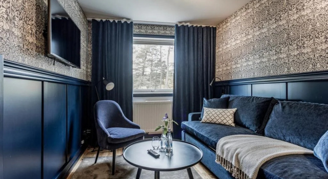 Hällsnäs, Book Hotel  