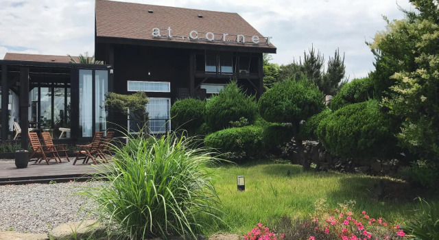 Номер Deluxe At corner resort & garden
