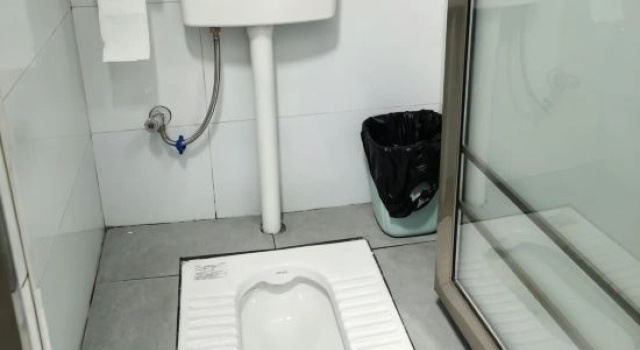 Кровать в общем номере (мужской номер) Luzhou Zhongyou Homestay