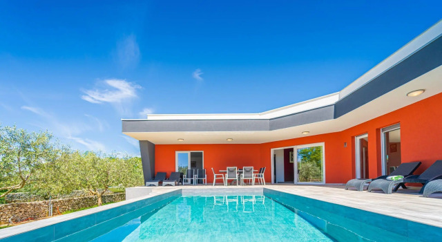 Modern and luxury villa designed for ultimate relaxation, Rezervovat Vila Hotely v Krnica s bazénem, Bazén