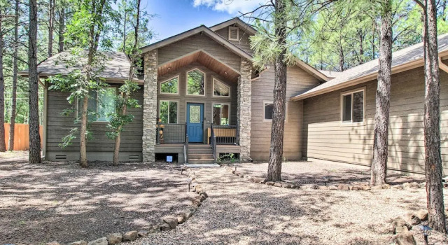 Коттедж Fire Pits, Spacious Yard: Wooded Pinetop Escape!