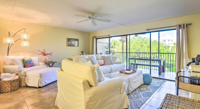 Comfortable Siesta Key Condo w/ Pool Access!, Забронировать Апартаменты/квартира Отели Сиеста-Ки с парковкой, Парковка