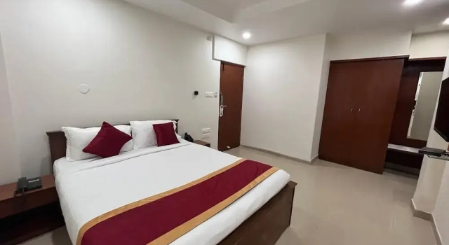 Люкс Economy Hotel Royal flora Koramangala