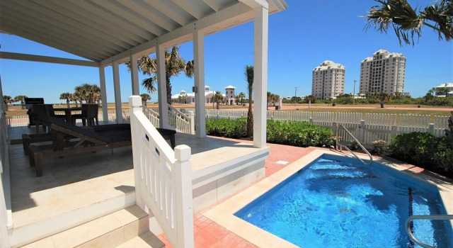 Коттедж Coastal - Private Home Close To Beach & Bay 2 Bedroom Home by RedAwning