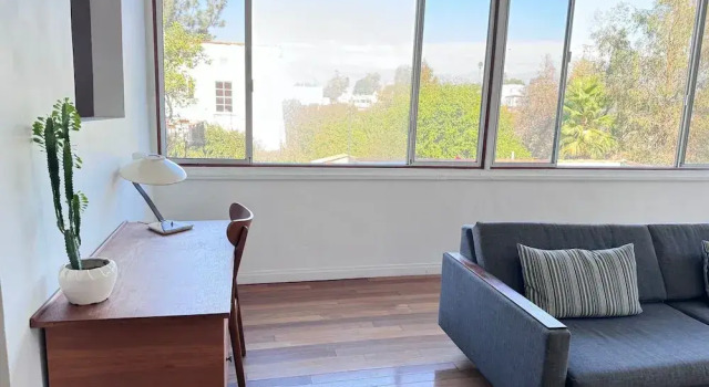 Коттедж Silver Lake Mid-century Nestled in the Treetops