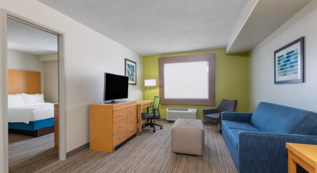Четырёхместный люкс Holiday Inn Express & Suites Wheat Ridge-Denver West by IHG