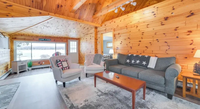 7 Mi to Nubs Nob: Lakefront Abode w/ Fire Pit!, จอง บ้านพักตากอากาศ Conway. สหรัฐอเมริกา