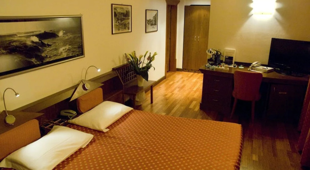 HR Hotel Repubblica  Monfalcone, Book Hotel Hoteller i Friuli Venezia Giulia med parkering, Parkering