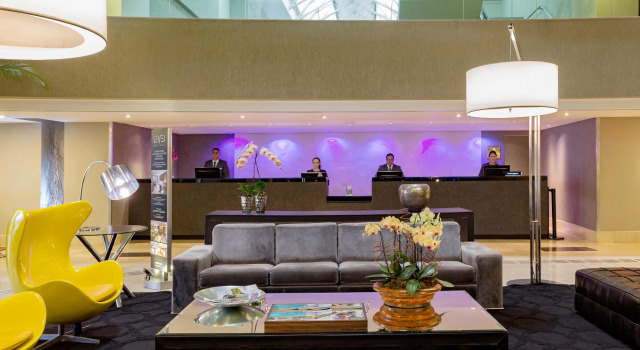 Meliá Brasil 21, Забронировать Отель Отели Бразилиа с завтраком, рядом с Торговый центр Conjunto Nacional, Завтраки