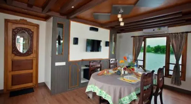 Abad Premium House Boat, Забронировать Отель Отели штата Кералы с парковкой, Парковка