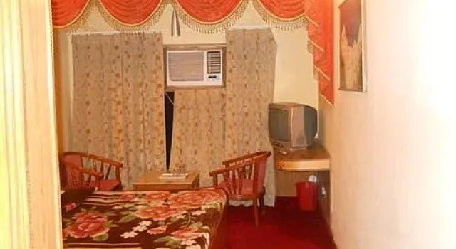 Hotel Raj Deluxe, Rezervovat Hotel Hotely v Gujarat s parkováním, Parkování
