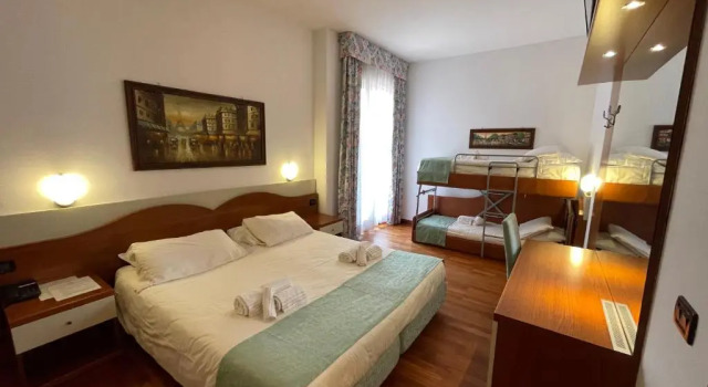 Семейный номер Standard с балконом Hotel Meridiana