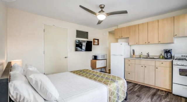Апартаменты с балконом Aloha Suites Waikiki