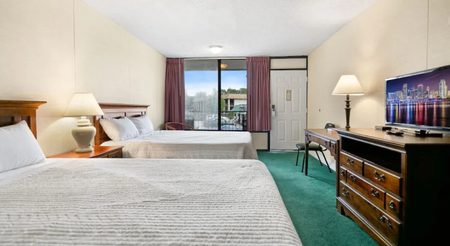 Четырёхместный номер Standard Candlewick Inn and Suites