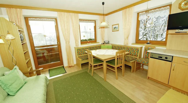 Fabulous Apartment in Strass im Zillertal With Mountain View, Забронировать Апартаменты/квартира Апартаменты Тироля, Апартаменты/квартира