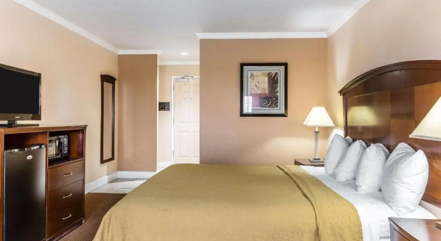 Номер Standard с красивым видом из окна Quality Inn near Hearst Castle