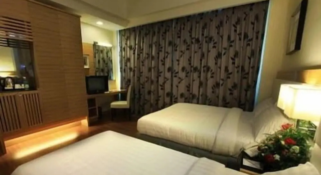 Трёхместный номер Family Crown Garden Hotel