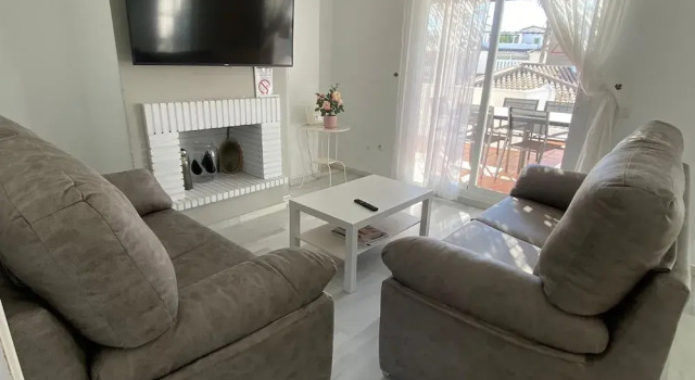 Duplex 3 Bedroom Top Floor F-3, Забронировать Дом для отпуска Коттеджи Марбелья, Коттедж