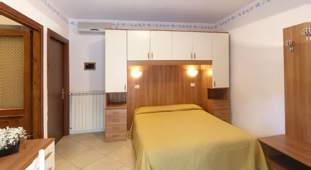 Четырёхместный семейный номер Standard с балконом Hotel Germania
