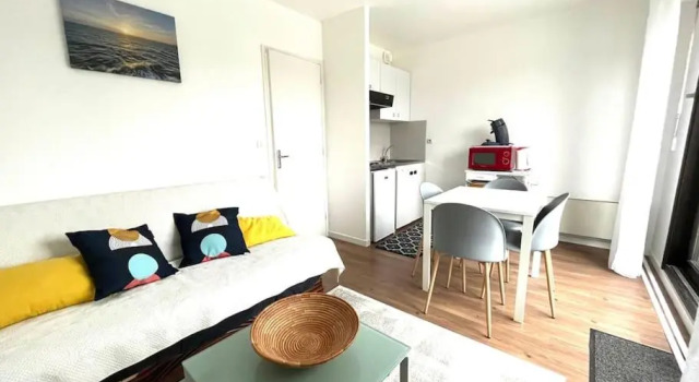 Cosy House At 2mn From The Beach Of Sainte Cécile, Varaa Hotelli Camiers 