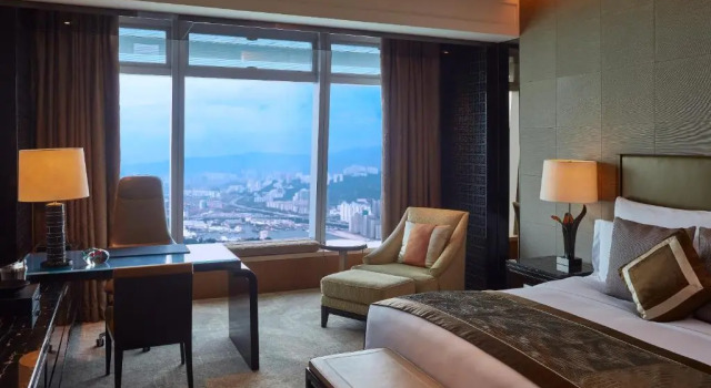 Двухместный номер Deluxe с видом на море The Ritz-Carlton, Hong Kong