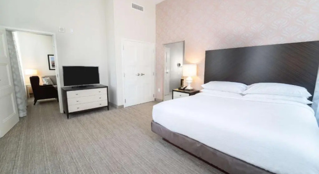 Люкс Embassy Suites Louisville Downtown