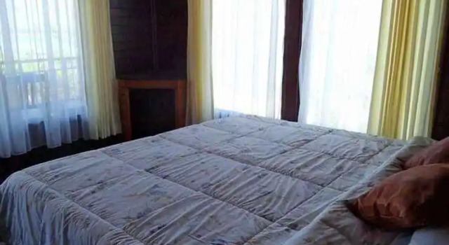 Mandara Beach Bungalows, Забронировать Отель Отели Лембонган с парковкой, рядом с Пляж Нуса Лембонган, Парковка