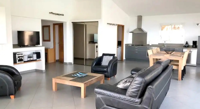 Villa with 5 Bedrooms in Sainte-Lucie de Porto-Vecchio, Zonza, with Private Pool, Enclosed Garden And Wifi - 150 M From the Beach, Забронировать Вилла Сент-Люси-де-Порто-Векшио South Corsica