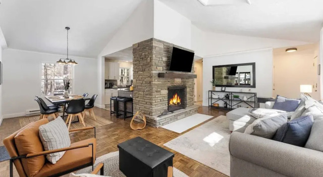Birchwood by Avantstay Game Room + Lake Access, Prenota Casa vacanze Hotel a Monroe County con parcheggio, Parcheggio