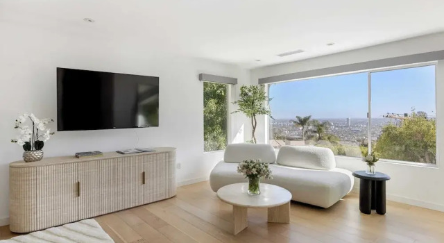 Коттедж Luxury Hollywood Hills Home With Pool, Outdoor Dining & Iconic Views Skyline Chalet