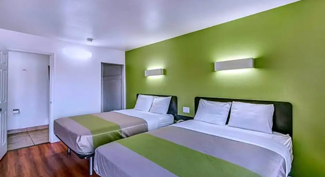 Номер Deluxe Motel 6-Visalia, CA