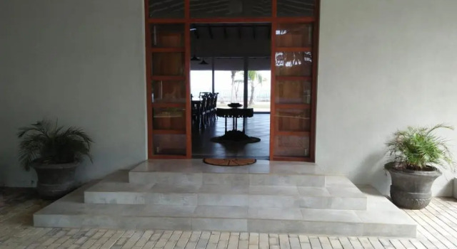 Arhimser Villa-superb 4 bedrooms beachfront bb for 8 plus 2 extra beds in Ranna, Tangalle, airport shuttle, BBQ, meals, fully serviced