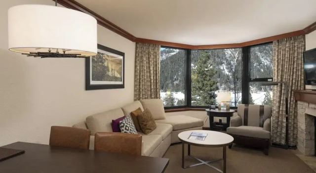 Ski-in/ski-out! 2BR Condo w/ Resort Pools, Spa, Забронировать Курортный отель Олимпик-Вэлли Скво-Вэлли, рядом с Squaw Creek Golf Course