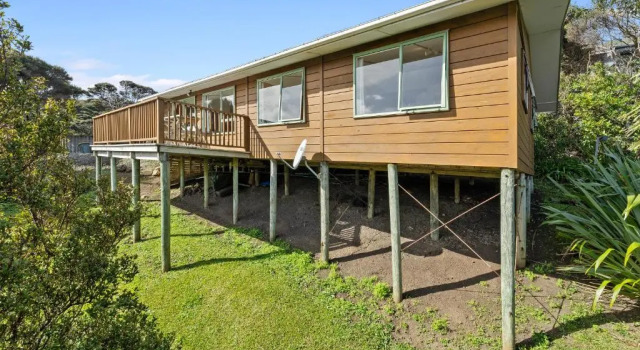 Seaview, Sun and Surf - Piha Holiday Home, Rezerwuj Hotel Piha Auckland